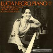 Lucia Negro, Piano